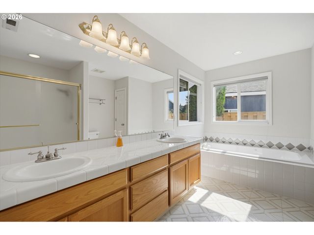 2406 Nw 116TH St, Vancouver, WA 98685