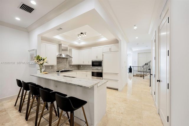 7430 SW 56th Ct, Miami, FL 33143