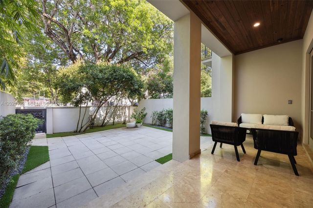 7430 SW 56th Ct, Miami, FL 33143