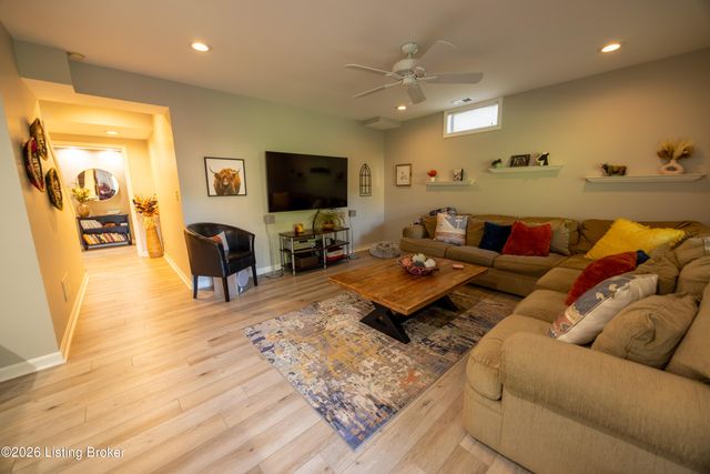 14107 Bentley Ct, Louisville, KY 40245