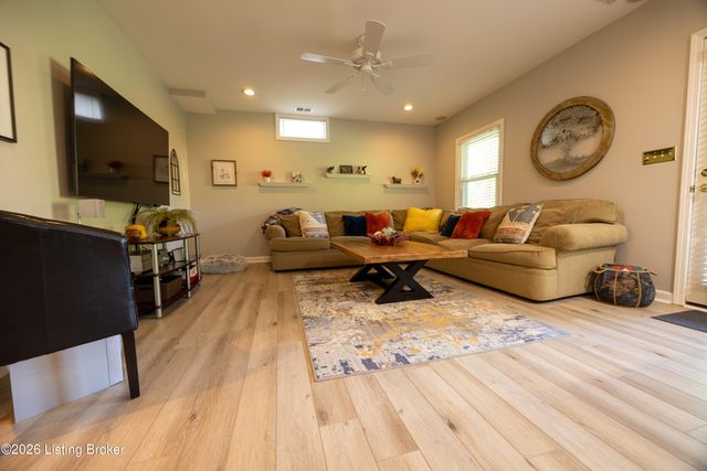 14107 Bentley Ct, Louisville, KY 40245