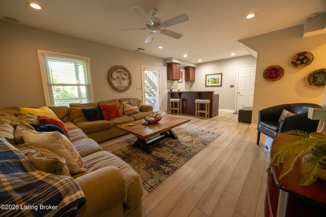 14107 Bentley Ct, Louisville, KY 40245