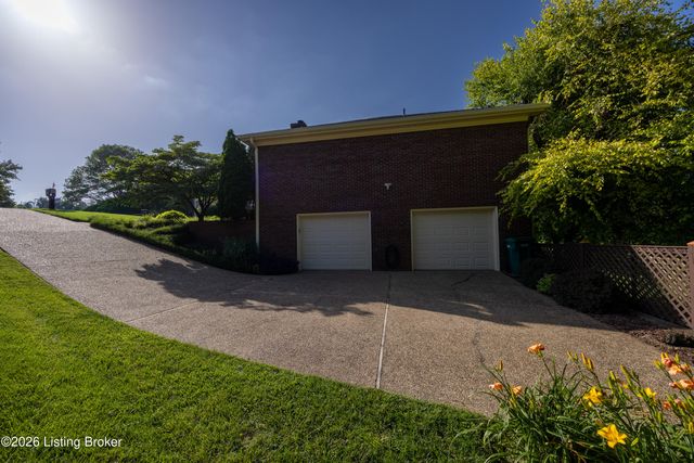 14107 Bentley Ct, Louisville, KY 40245