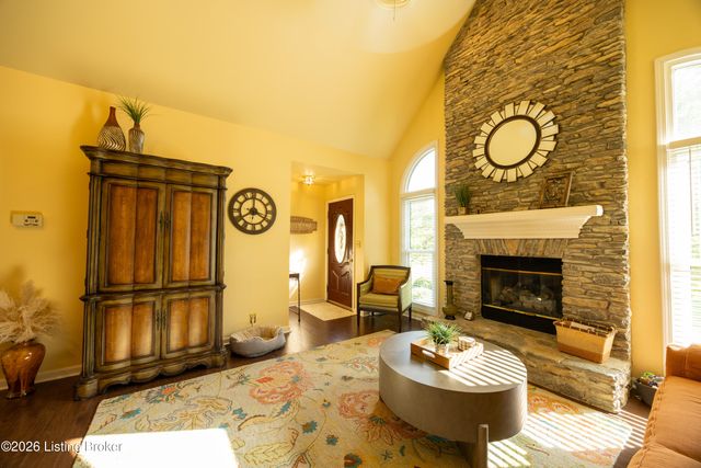 14107 Bentley Ct, Louisville, KY 40245