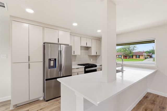 3550 Ridgeoak Way, Farmers Branch, TX 75234