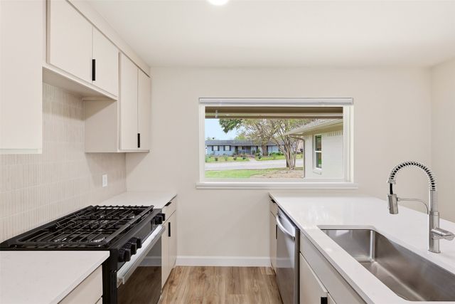 3550 Ridgeoak Way, Farmers Branch, TX 75234