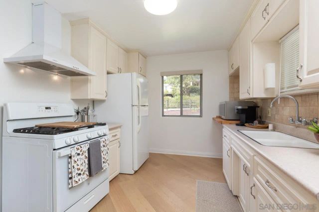 4550 Dickey Dr, La Mesa, CA 91941