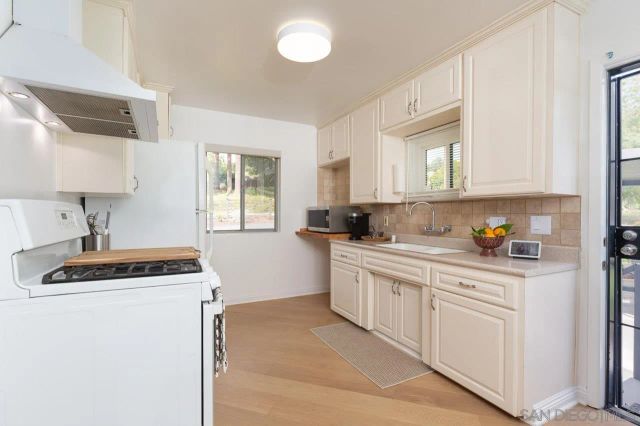 4550 Dickey Dr, La Mesa, CA 91941