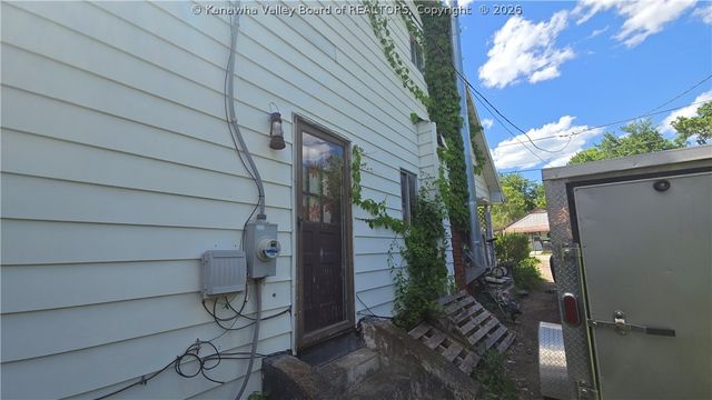 2567 Conner Avenue, Hurricane, WV 25526