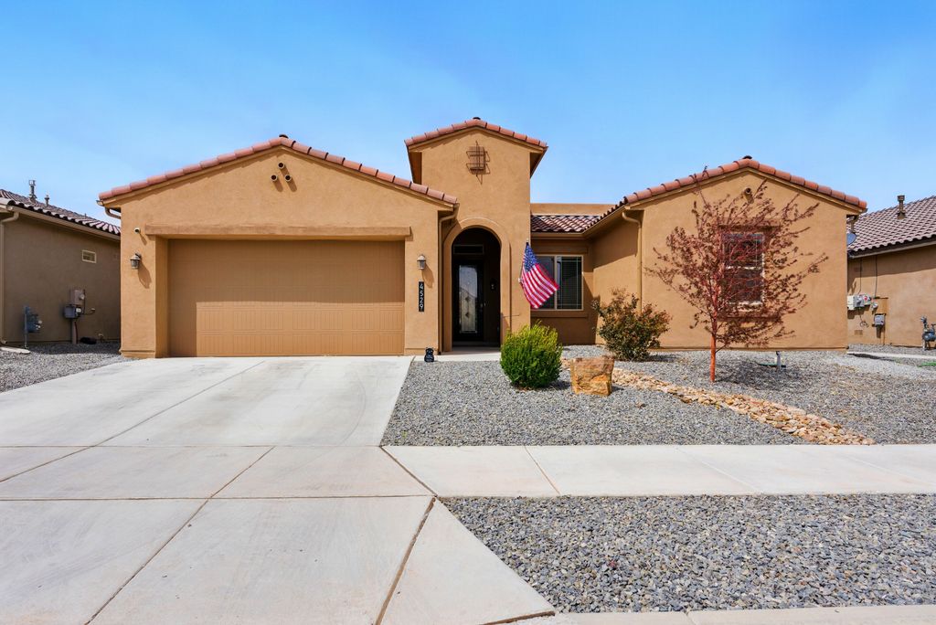 4529 SKYLINE Loop NE, Rio Rancho, NM 87144