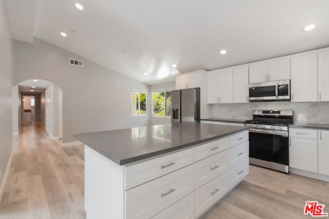 5634 Mason Avenue, Woodland Hills (los Angeles), CA 91367