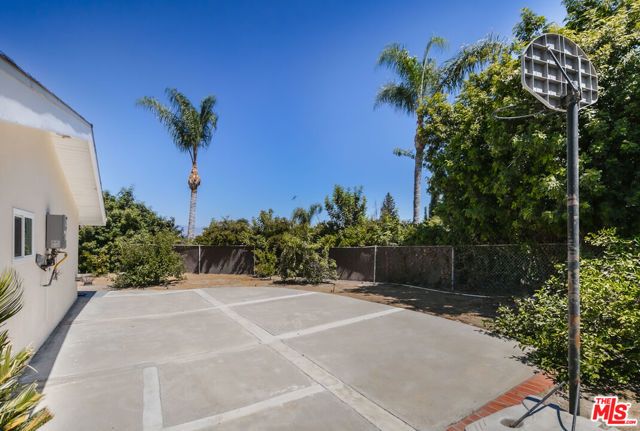 5634 Mason Avenue, Woodland Hills (los Angeles), CA 91367