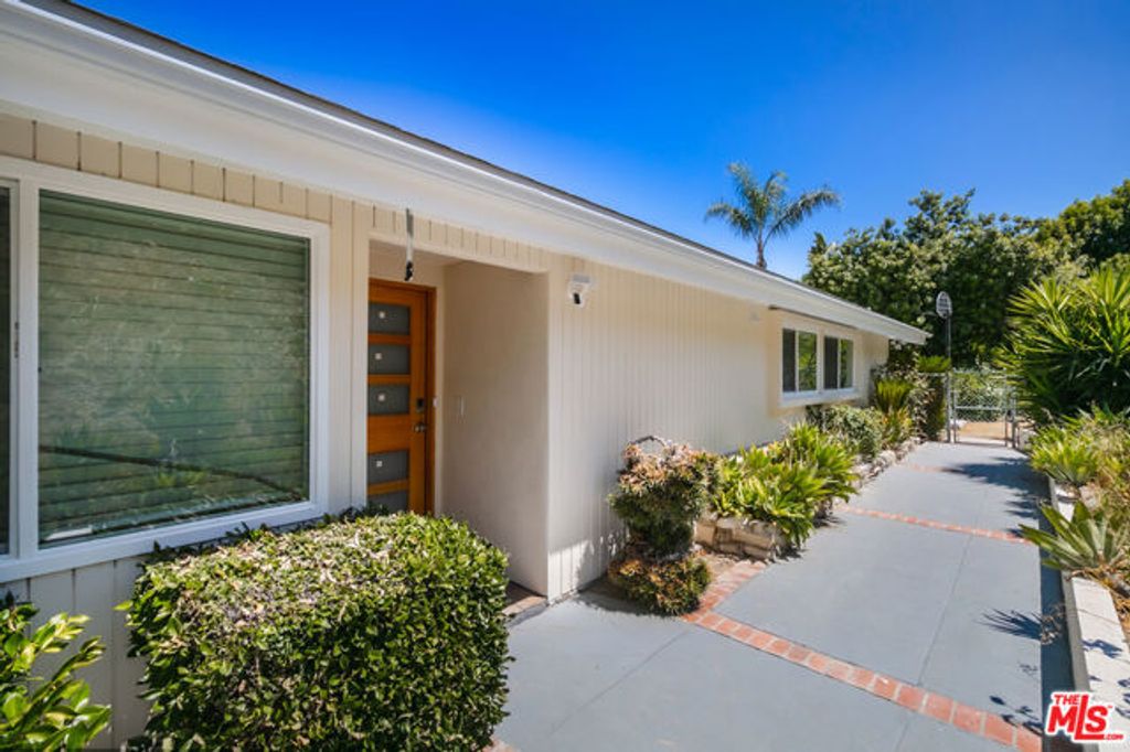 5634 Mason Avenue, Woodland Hills (los Angeles), CA 91367