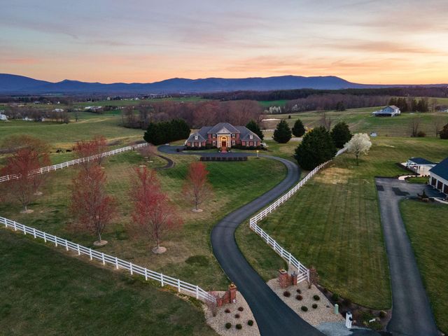 273 BEL GRENE DR, Fishersville, VA 22939