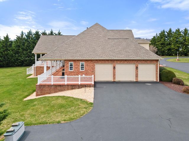 273 BEL GRENE DR, Fishersville, VA 22939