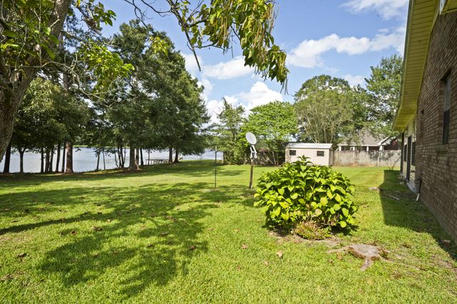 184 Browns Bridge Rd., Purvis, MS 39475