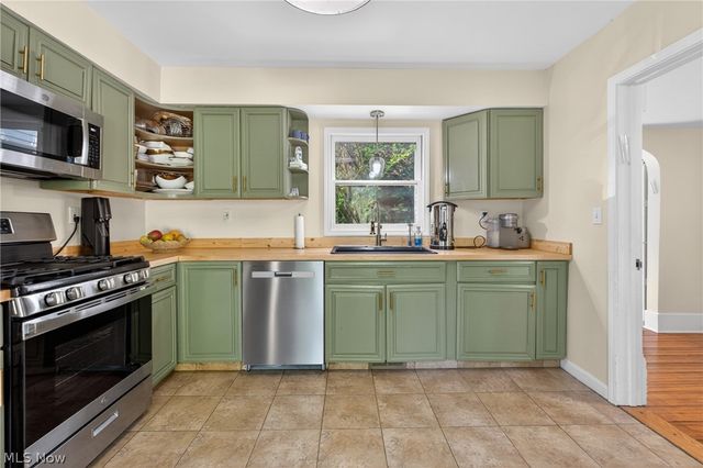 22325 Fairmount Boulevard, Shaker Heights, OH 44118