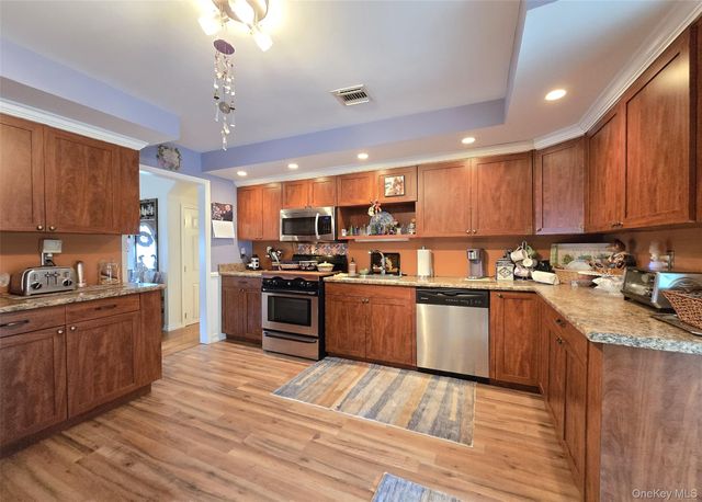 199 Connetquot Avenue, East Islip, NY 11730