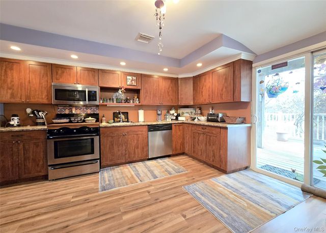 199 Connetquot Avenue, East Islip, NY 11730