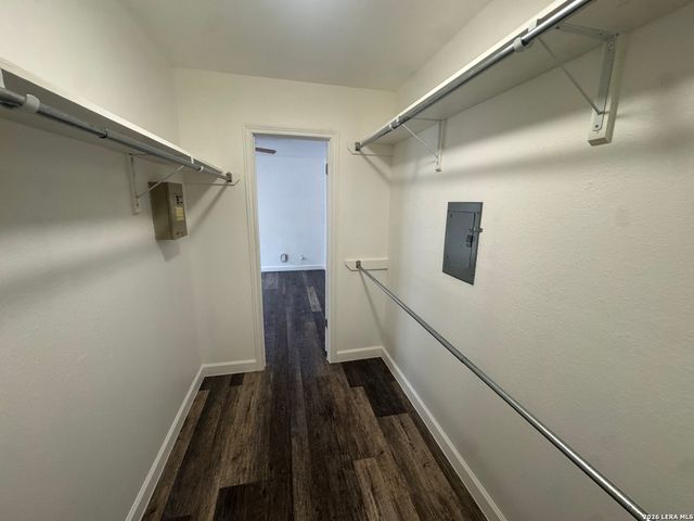 8611 DATAPOINT DR, San Antonio, TX 78229