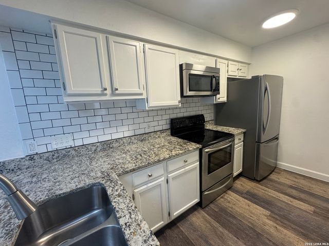 8611 DATAPOINT DR, San Antonio, TX 78229