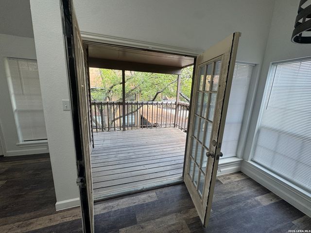 8611 DATAPOINT DR, San Antonio, TX 78229