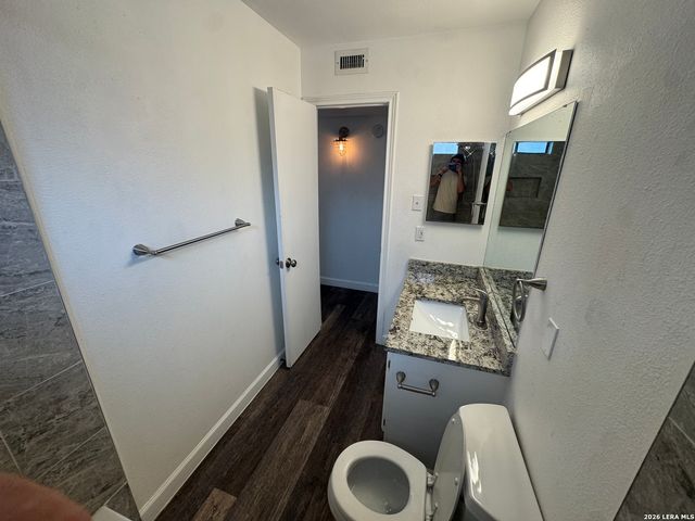 8611 DATAPOINT DR, San Antonio, TX 78229