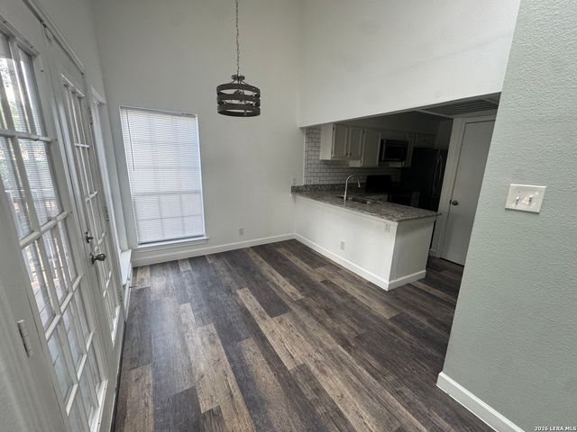 8611 DATAPOINT DR, San Antonio, TX 78229