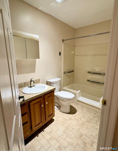 45 Highland Street APT 108, West Hartford, CT 06119