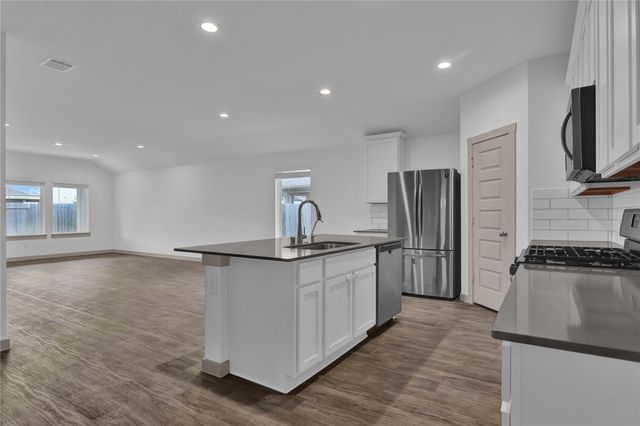 410 Turtle Oak Lane, Baytown, TX 77523
