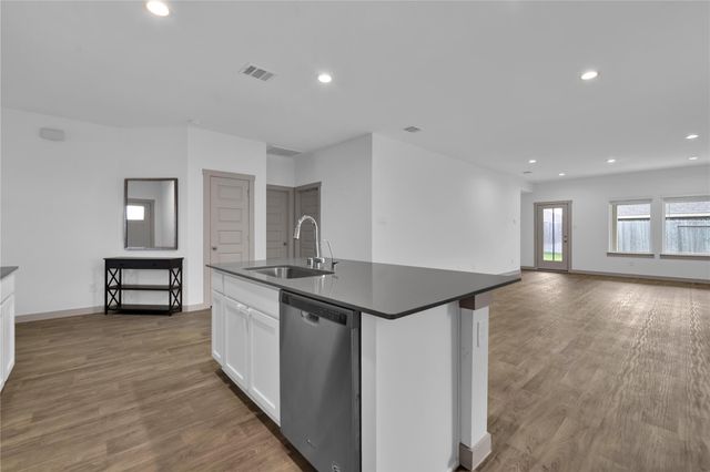410 Turtle Oak Lane, Baytown, TX 77523