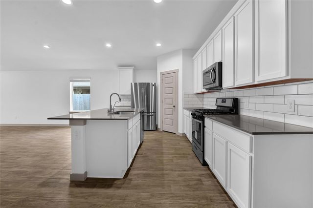 410 Turtle Oak Lane, Baytown, TX 77523