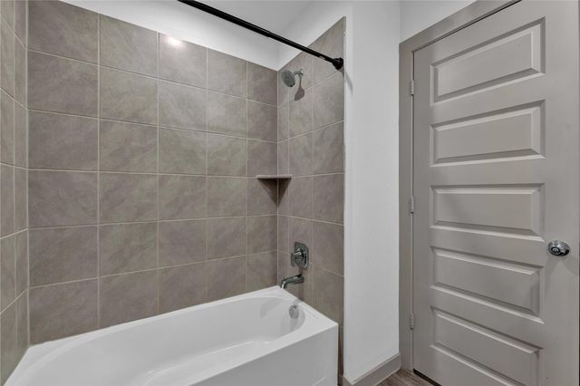 410 Turtle Oak Lane, Baytown, TX 77523