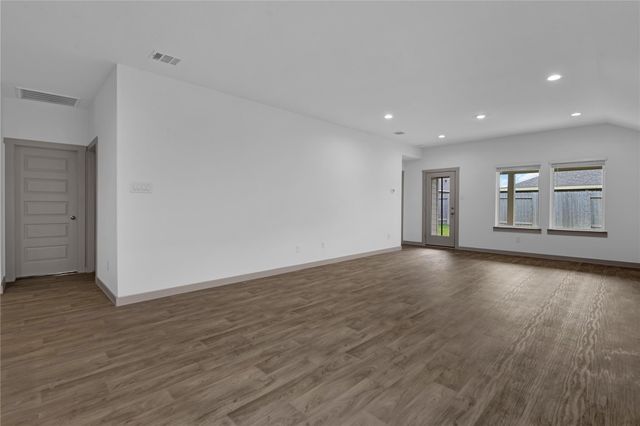 410 Turtle Oak Lane, Baytown, TX 77523