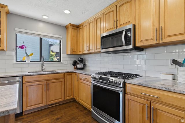 46 N COUNTRY LN, Fruit Heights, UT 84037