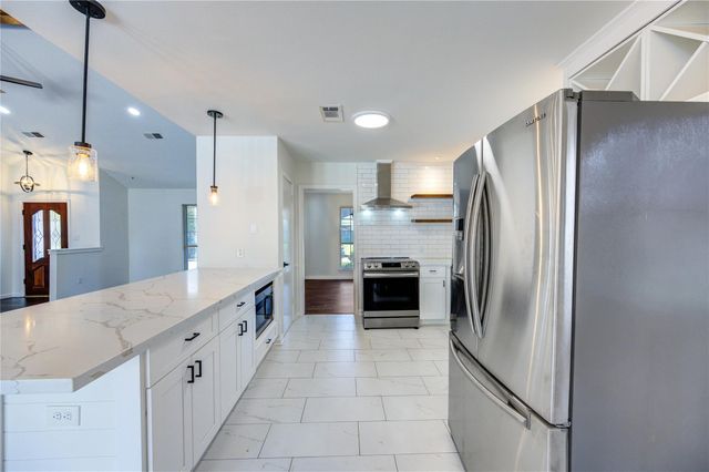 5930 Miller Valley Drive, Houston, TX 77066