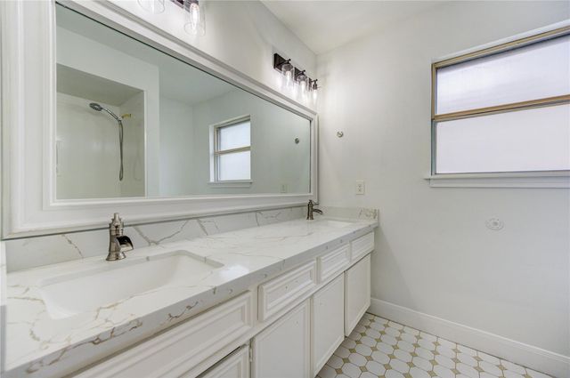 5930 Miller Valley Drive, Houston, TX 77066