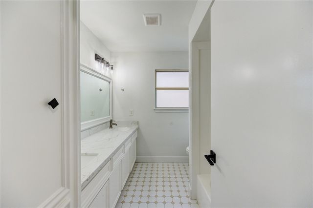 5930 Miller Valley Drive, Houston, TX 77066