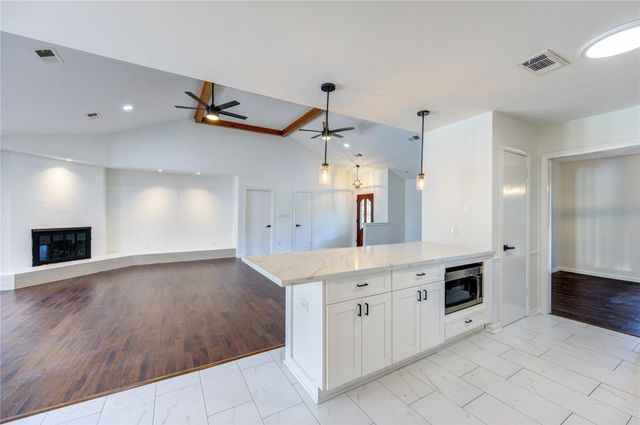 5930 Miller Valley Drive, Houston, TX 77066