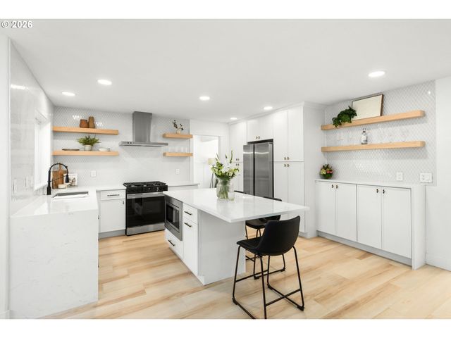 12035 Se EISERT Cir, Happy Valley, OR 97086