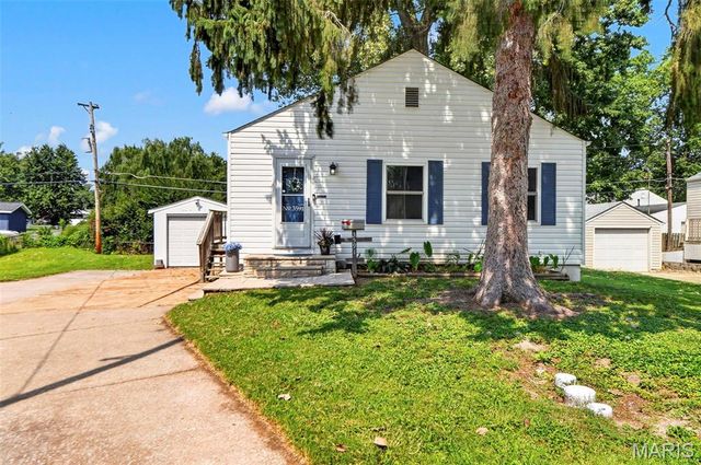 3591 Saint Christopher Lane, St Ann, MO 63074