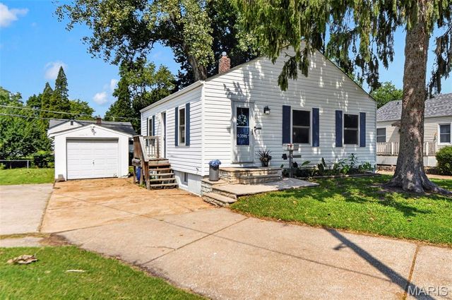 3591 Saint Christopher Lane, St Ann, MO 63074