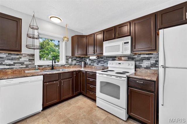 3591 Saint Christopher Lane, St Ann, MO 63074