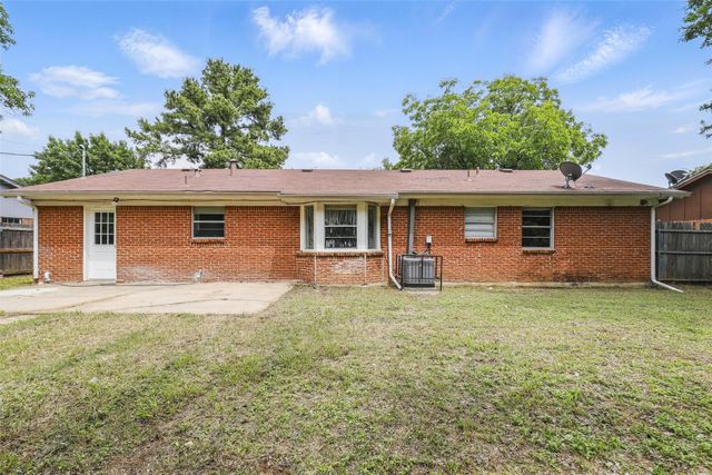 6716 Alma Street, Forest Hill, TX 76140