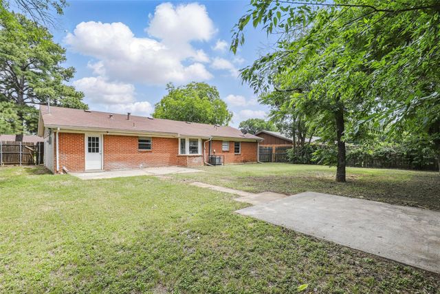 6716 Alma Street, Forest Hill, TX 76140