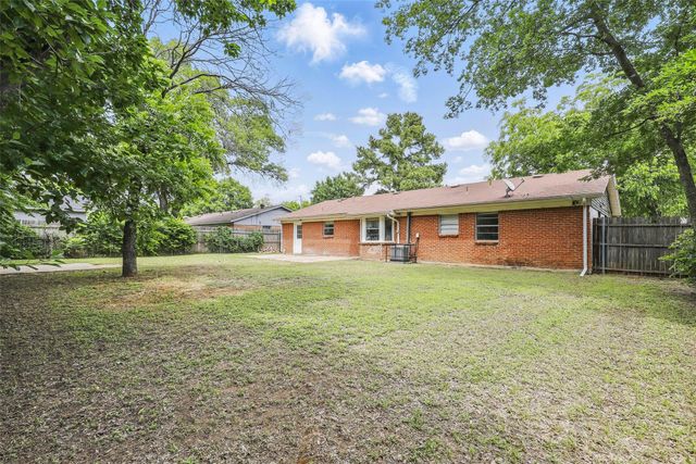 6716 Alma Street, Forest Hill, TX 76140