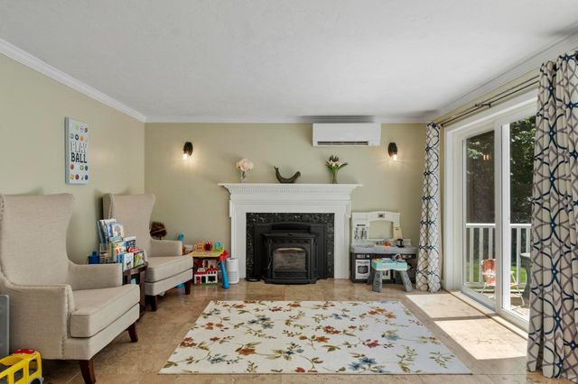 22 Ponnakin Hill Rd, Charlton, MA 01507