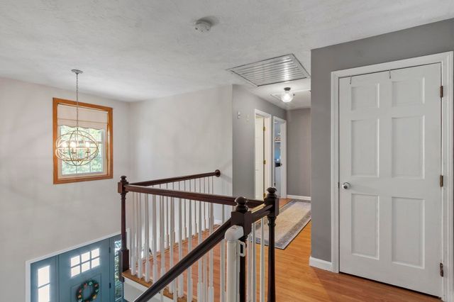 22 Ponnakin Hill Rd, Charlton, MA 01507