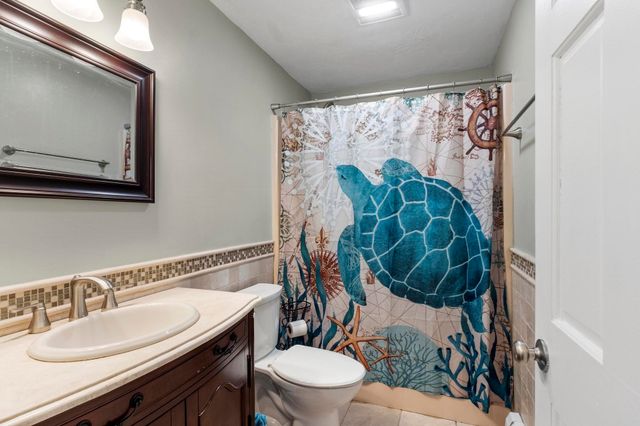 22 Ponnakin Hill Rd, Charlton, MA 01507