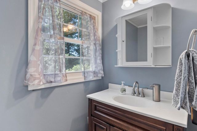 22 Ponnakin Hill Rd, Charlton, MA 01507